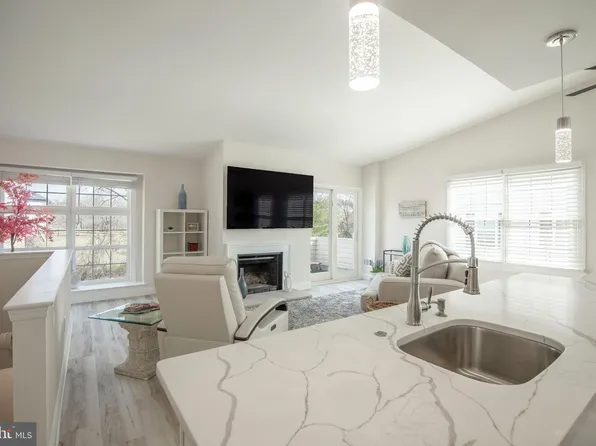 141 Shire Dr, New Hope, PA 18938