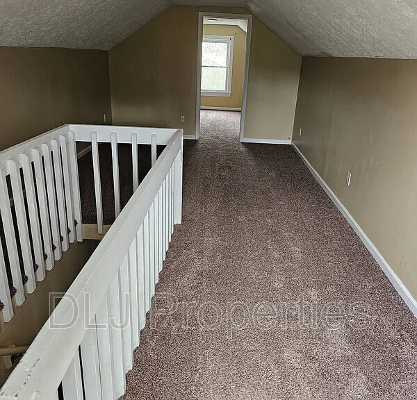 816 Andrew Johnson Hwy — Photo 13