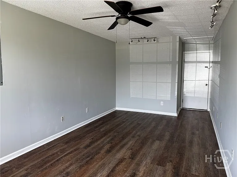 902 Black Willow Dr — Photo 9