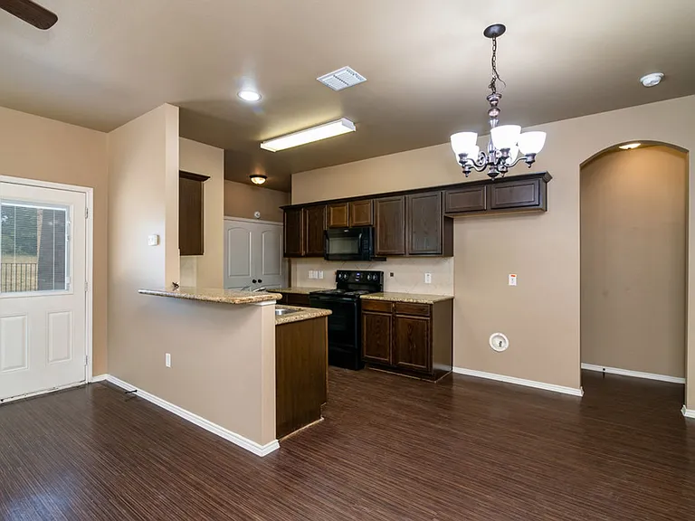 1430 Piedmont Dr — Photo 6