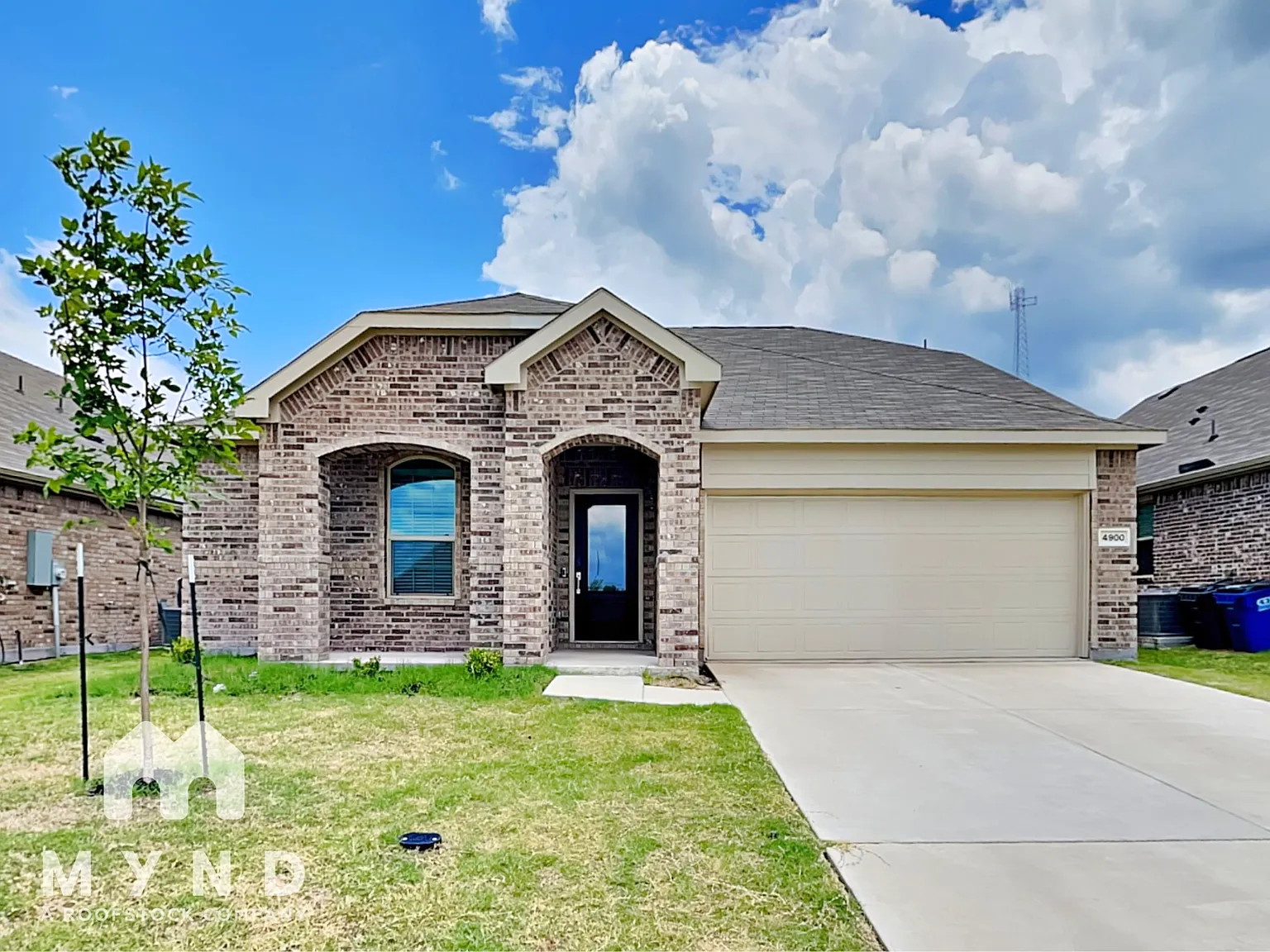4 bed, 2.5 bath, 2348 sqft, $2,215 — Photo 2