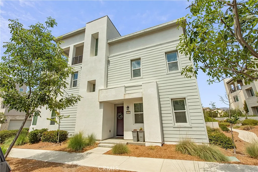 4 bed, 3170 sqft, $7,000 — Photo 1