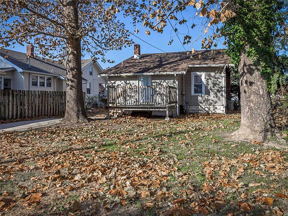 4th image of 656 E Acton Ave