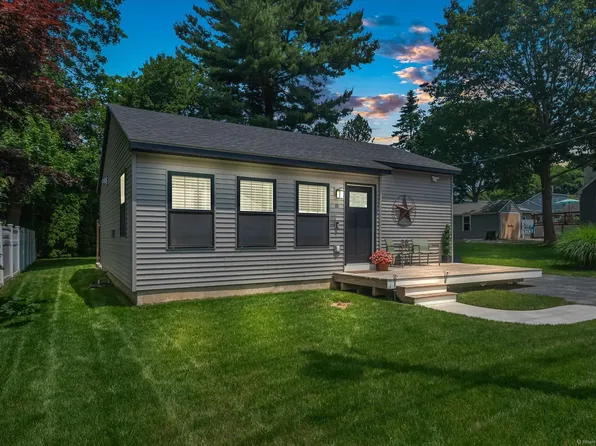 10 1st Avenue, Waterford, CT 06385