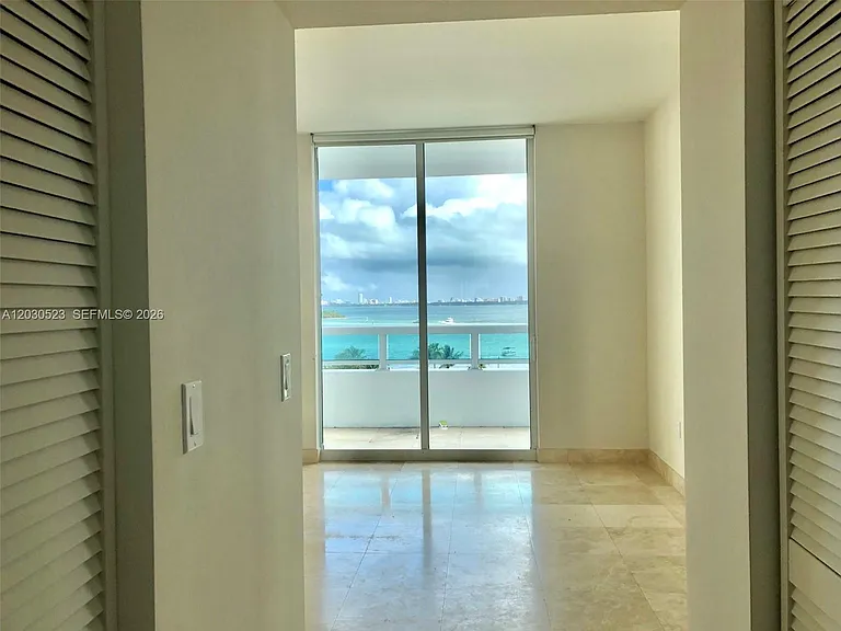 1800 N Bayshore Dr #605 — Photo 10