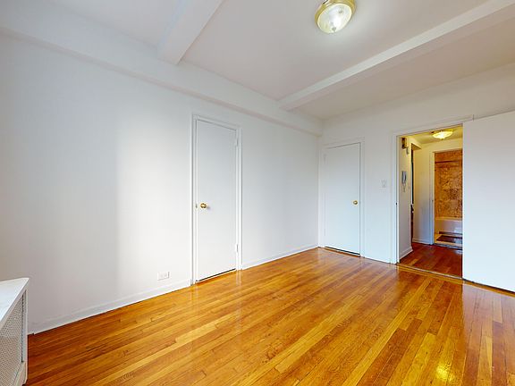 4th image of 301 E 38th St APT 6A