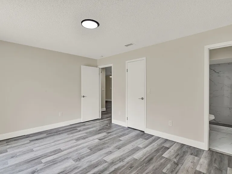 120 W Towne Pl — Photo 10