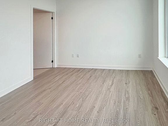 5th image of 2495 Eglinton Ave W #809