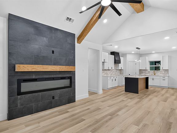 3rd image of 104 Goodknight Ranch Rd