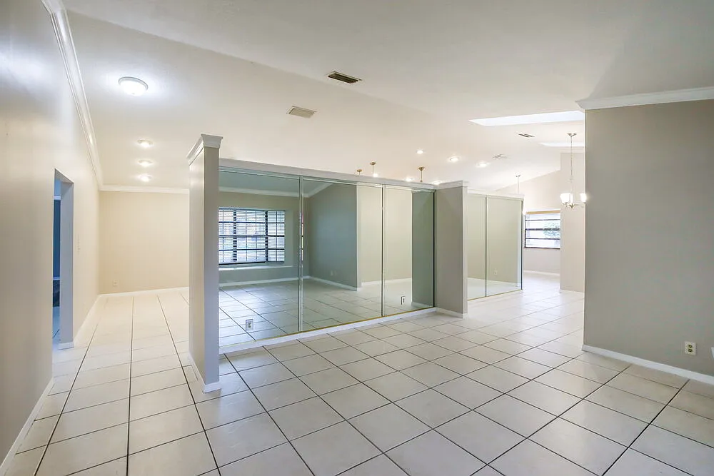 4 bed, 2.0 bath, 2098 sqft, $3,915 — Photo 4