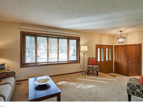 2nd image of 5955 Grovewood Dr