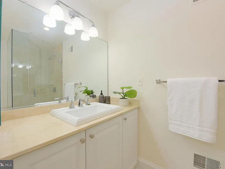 720 Potomac St — Photo 24