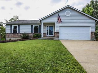 223 Maple Point Dr, Saint Charles, MO