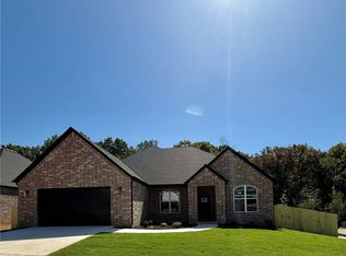 2884 N Chapel Dr, Fayetteville, AR 72704