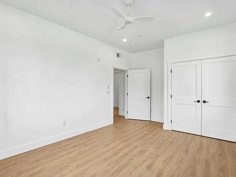 1060 Main Street — Photo 38