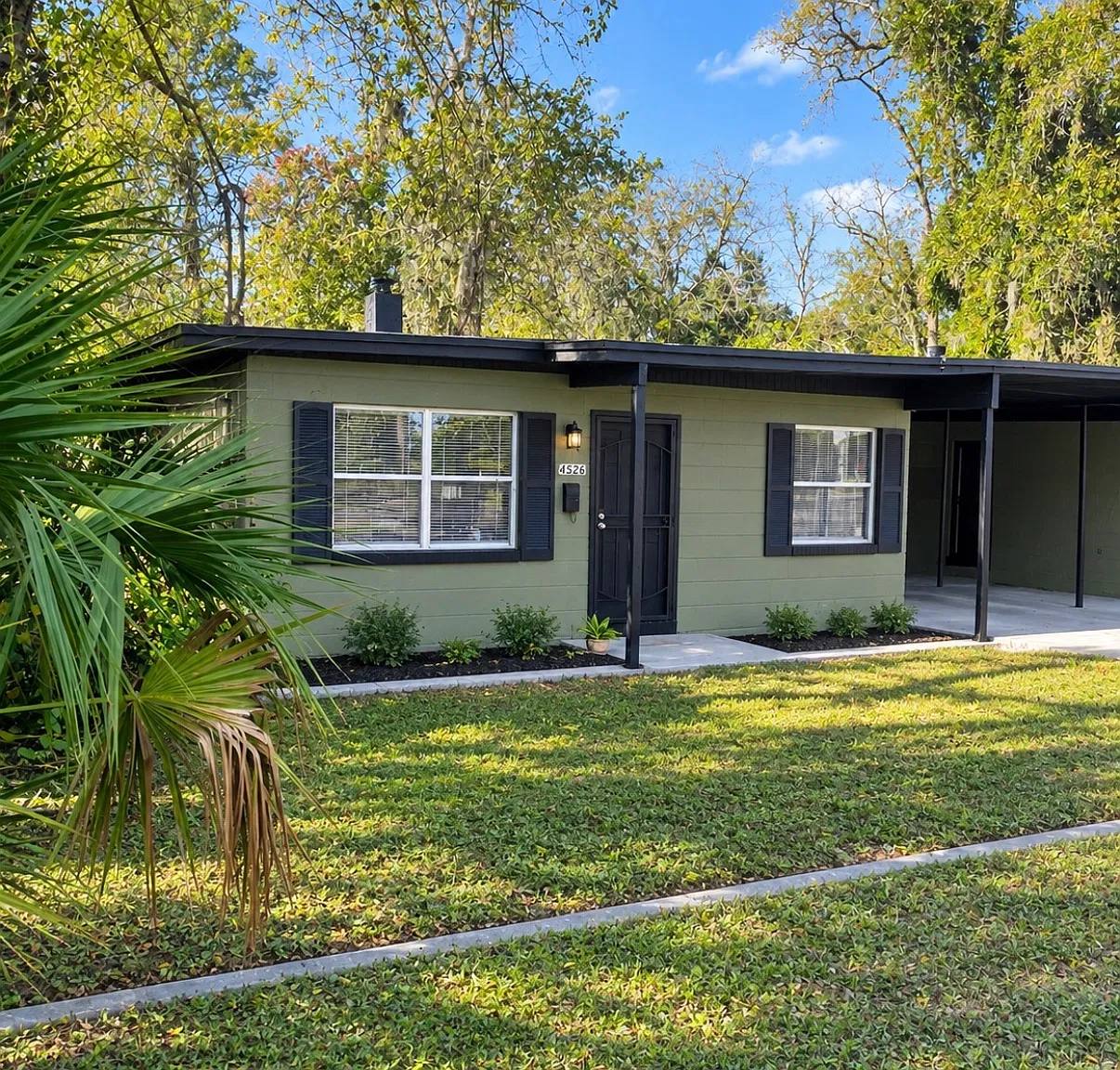 4 bed, 1976 sqft, $1,590 — Photo 1