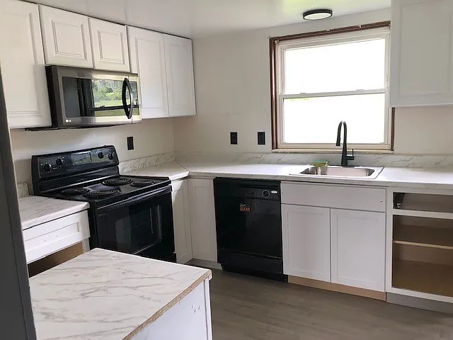Stove, Dishwasher, Garbage Disposal, Refrigerator. Nice Cabinets and Counter Top