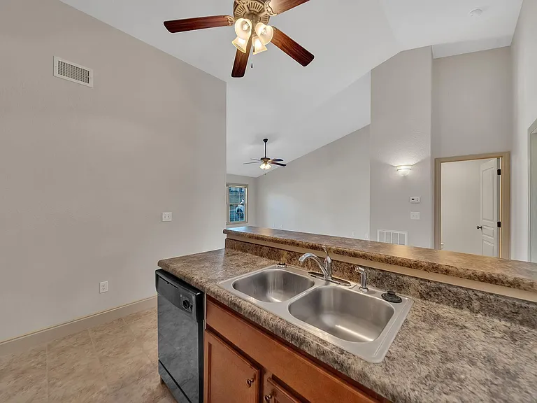 HILLRISE APARTMENTS — Photo 18