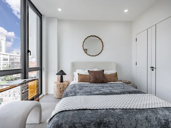 11-52 44th Drive image 4 of 9