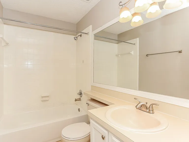 1266 Bee St N — Photo 15