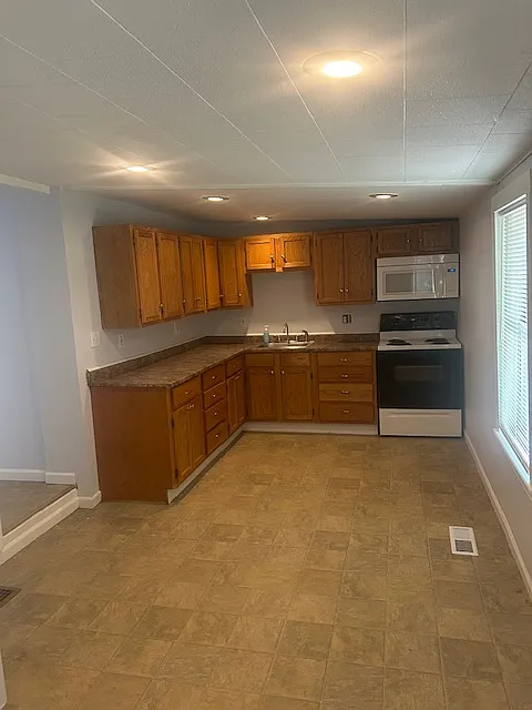 2 bed, 942 sqft, $900 — Photo 4
