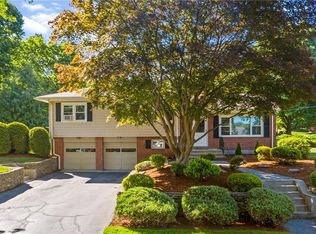 32 Hill Top Dr, Warwick, RI 02818