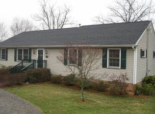 318 Diamond Rd, Salem, VA 24153