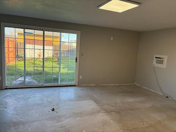 3rd image of 548 Nickel St #B