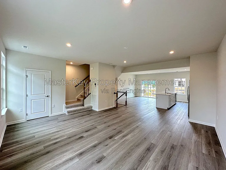 1018 Kentlands Dr — Photo 4