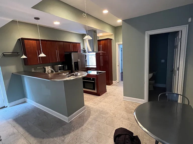 901 S Front St — Photo 3