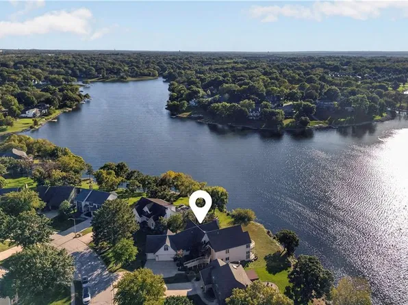 118 NE Edgewater Dr, Lees Summit, MO 64064