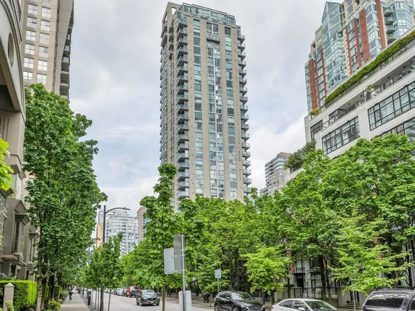 928 Richards St #1104, Vancouver, BC V6B 6P6