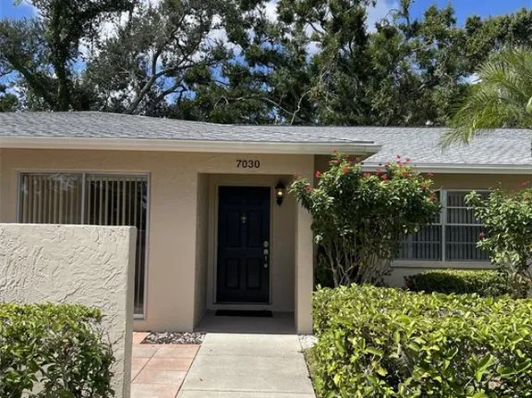 7030 W Country Club Dr N #128, Sarasota, FL 34243