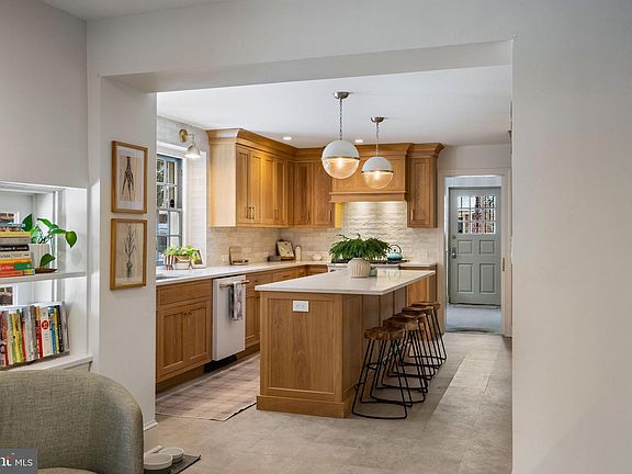 4th image of 30 Summit St