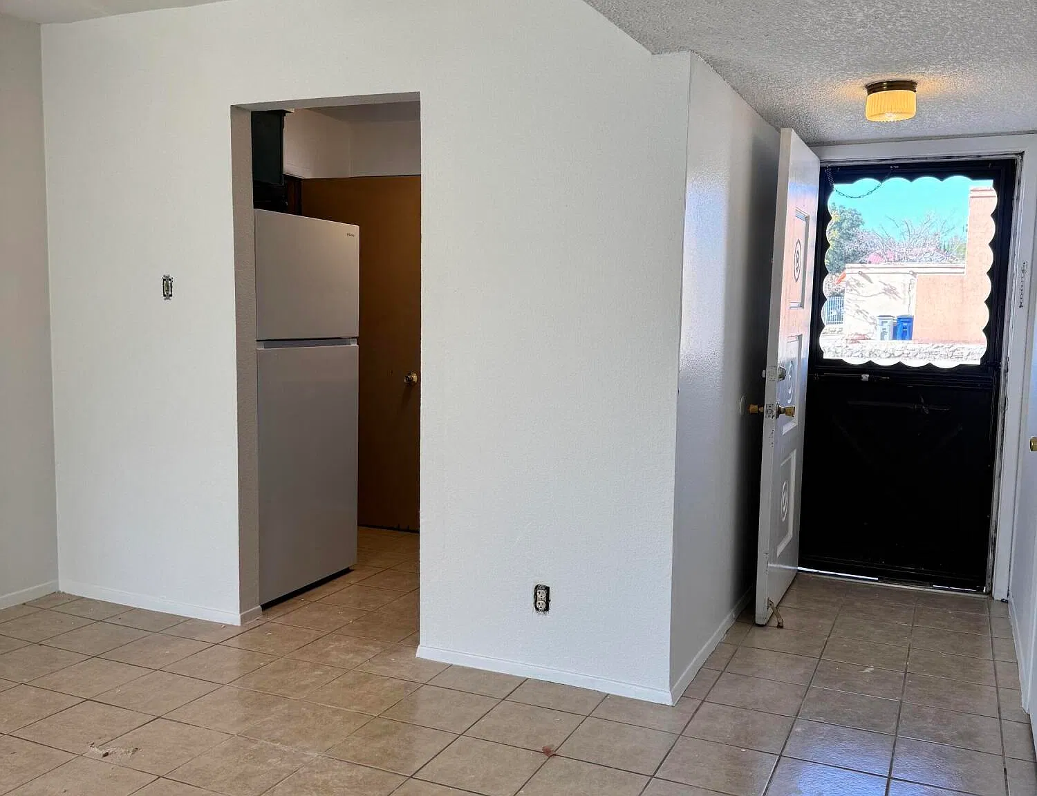 2 bed, 2.0 bath, 842 sqft, $1,300 — Photo 2