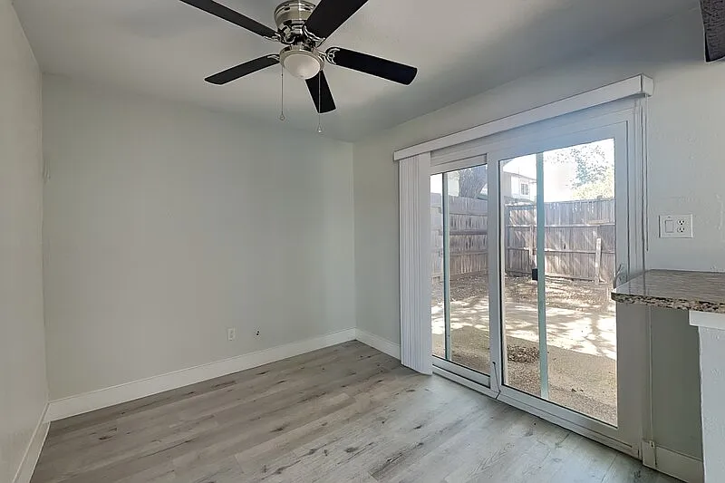 3 bed, 2.0 bath, 1218 sqft, $2,150 — Photo 4
