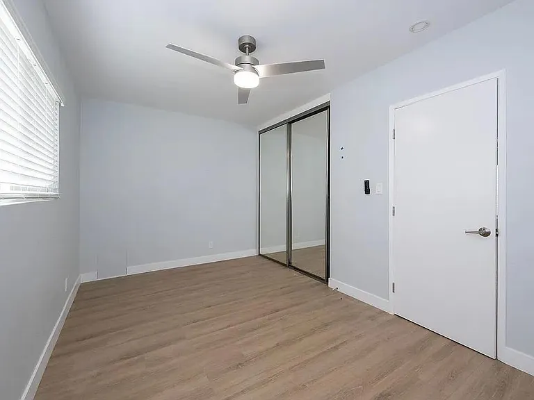 418 N Broadway #418.3 — Photo 36