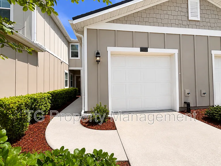 9015 Gifford Dr — Photo 2