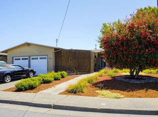 100 Arlington Dr, Petaluma, CA 94952