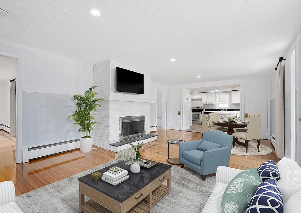 1st image of 10 Canale Dr #10