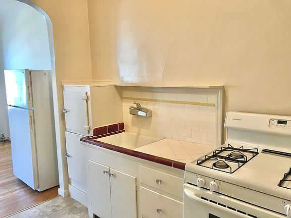 5th image of 3255 Broderick St APT 3