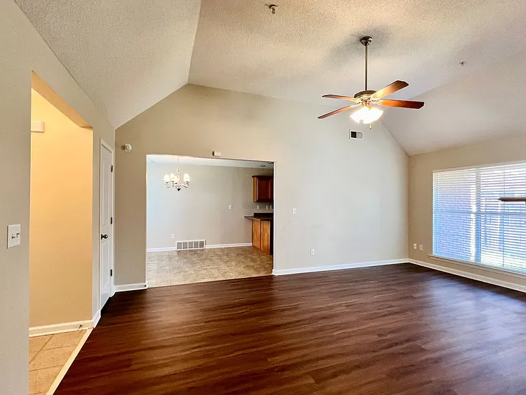 9146 Glen Cv — Photo 3