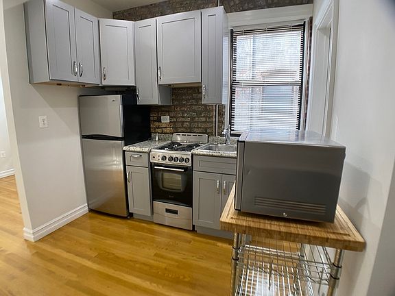 2nd image of 424 E 13th St APT 6A