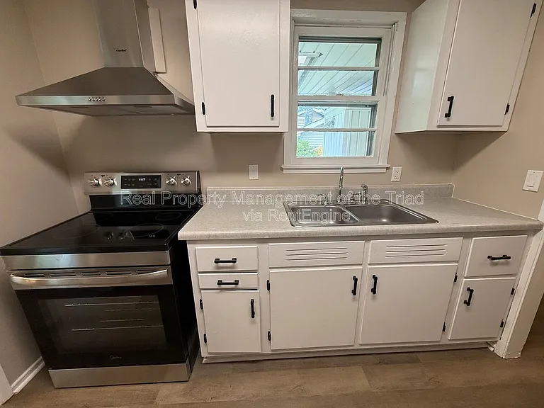 2523 Overbrook Dr — Photo 5