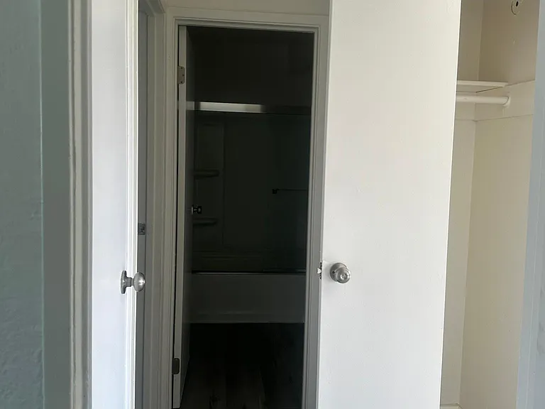 1125 Washington St #4 — Photo 4