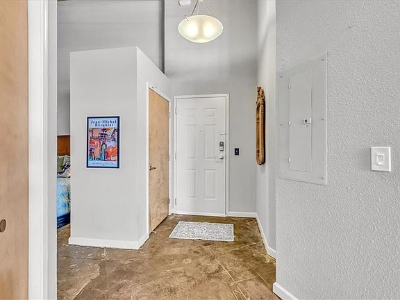 5th image of 321 W 7th St APT 604