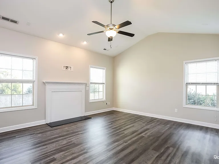 412 McCarthy Dr — Photo 7