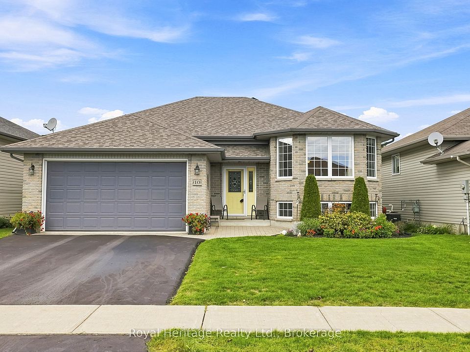1st image of 10 Fox Den Dr