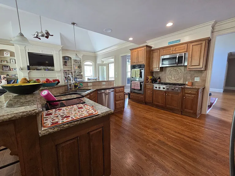 1051 Robinson Ct — Photo 10