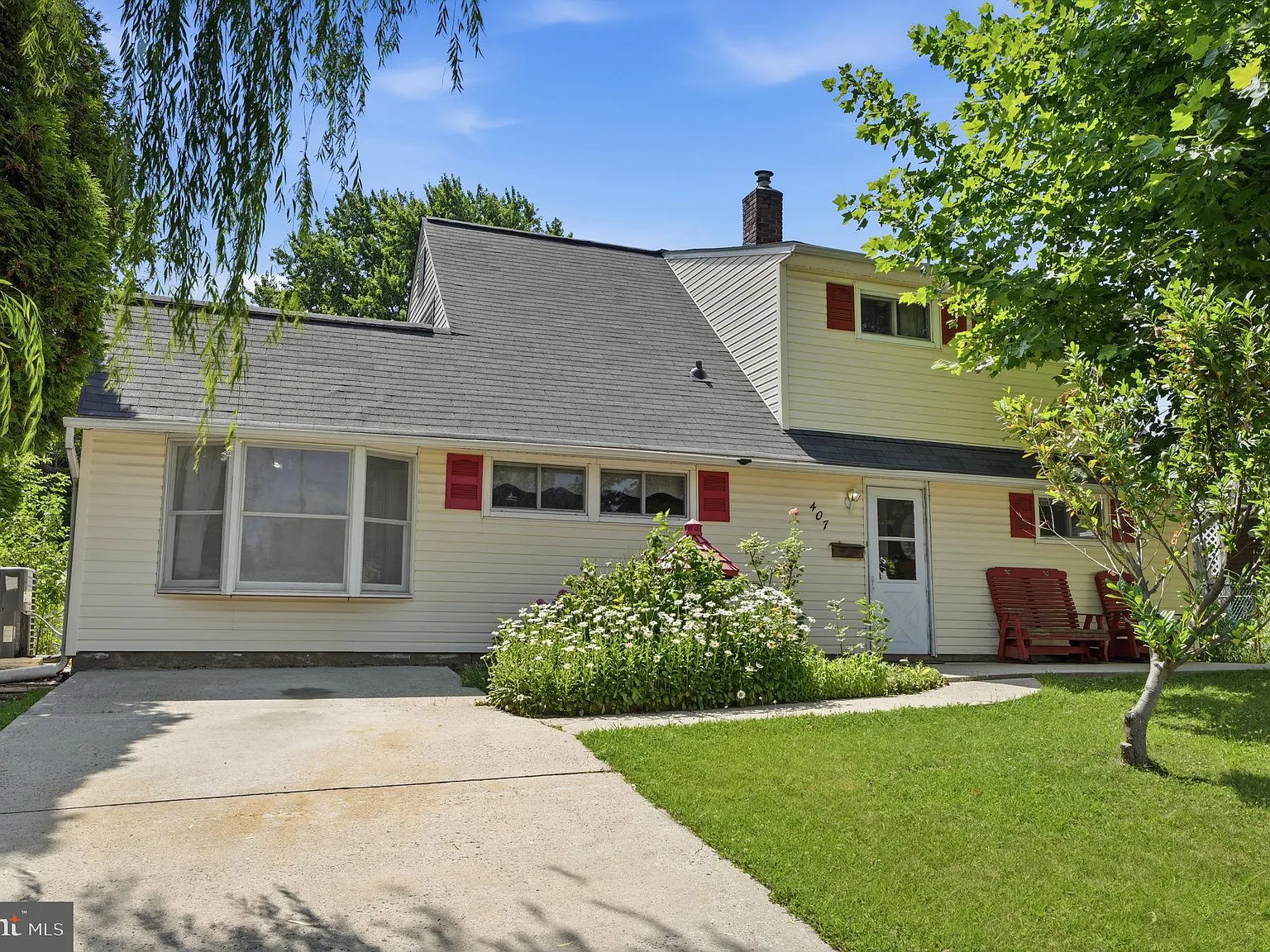 4 bed, 1740 sqft, $2,900 — Photo 2